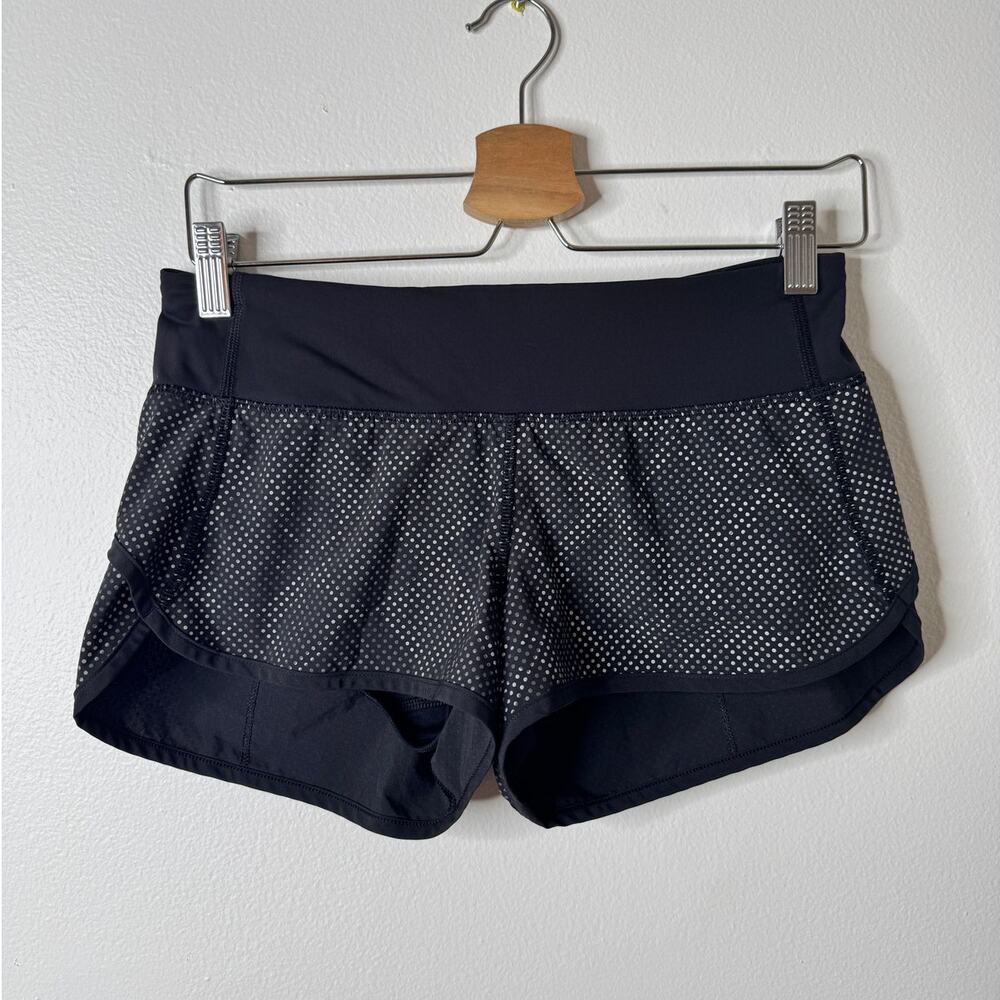 Lululemon Size 4 Speed Short Ravish Reptile Silver Black/ Black Reflective 2.5"